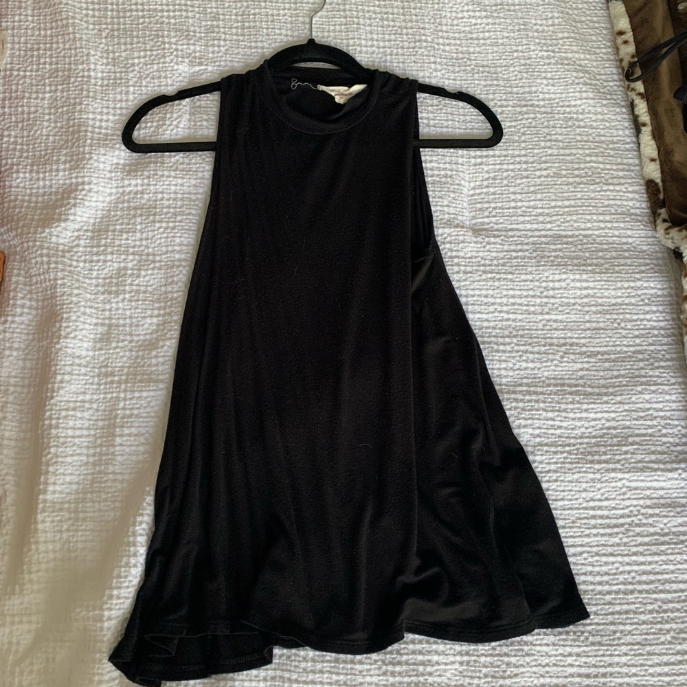 Sleeveless, high neck top